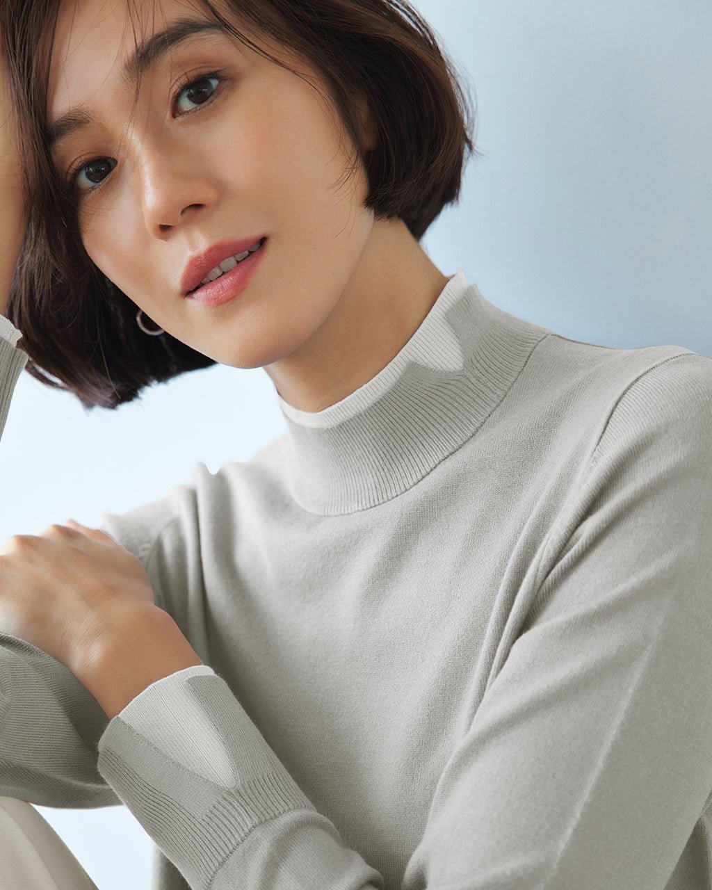 【ドゥクラッセ/DoCLASSE】のシルクフィール・レイヤード風ハイネック インテリア・キッズ・メンズ・レディースファッション・服の通販 founy(ファニー) 　ファッション　Fashion　レディースファッション　Fashion for Women　トップス・カットソー　Cut & Sew Tops　ニット　Knit Tops & Sweaters　なめらか　Smooth, Silky Texture　カフス　Cuff Design　セーター　Sweater, Knitwear　ハイネック　High Neck, Mock Neck　冬　Winter / This Winter　春　Spring　秋　Autumn　ライトグレー|ID: prp329100004942763 ipo3291000000037099093