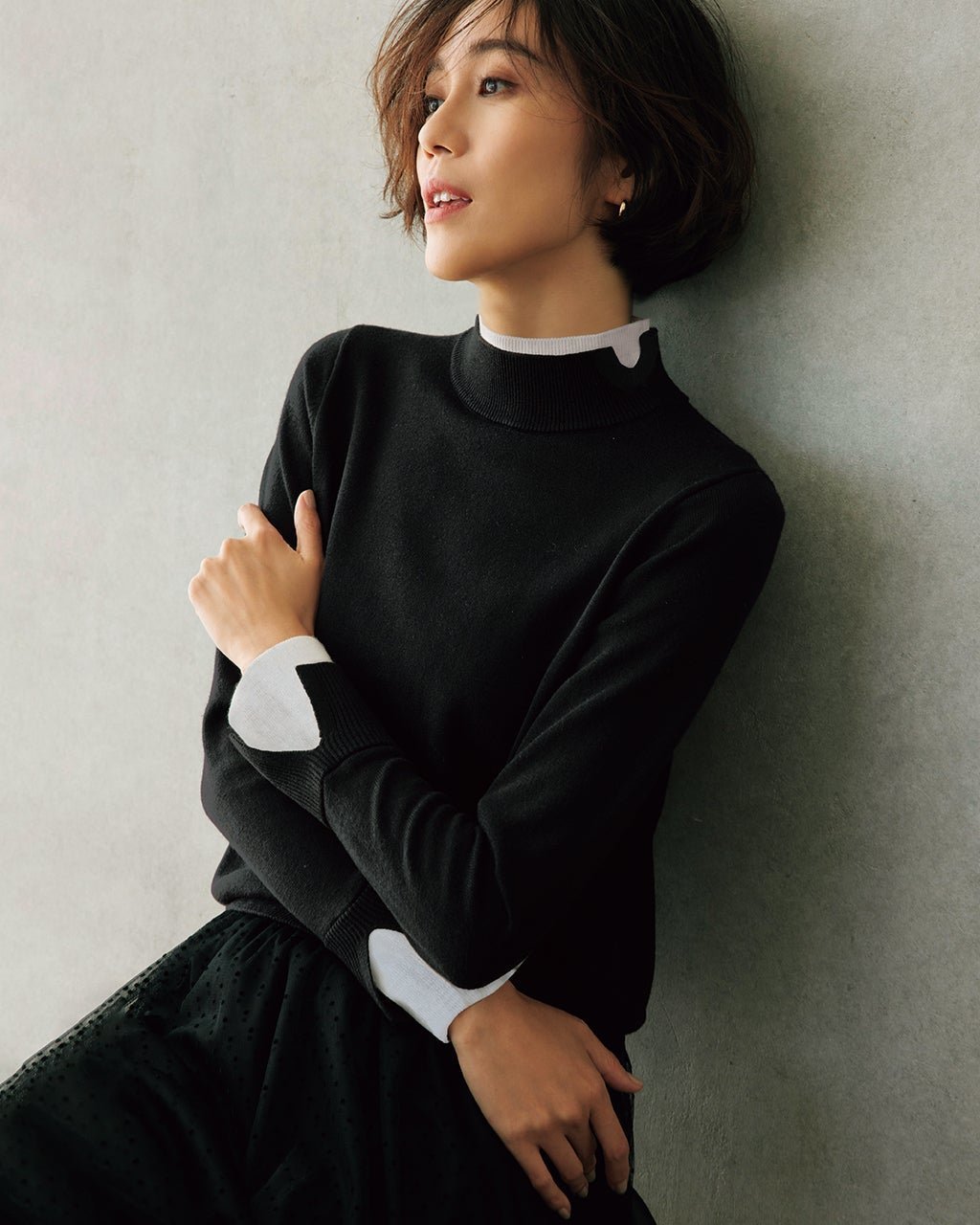 【ドゥクラッセ/DoCLASSE】のシルクフィール・レイヤード風ハイネック インテリア・キッズ・メンズ・レディースファッション・服の通販 founy(ファニー) 　ファッション　Fashion　レディースファッション　Fashion for Women　トップス・カットソー　Cut & Sew Tops　ニット　Knit Tops & Sweaters　なめらか　Smooth, Silky Texture　カフス　Cuff Design　セーター　Sweater, Knitwear　ハイネック　High Neck, Mock Neck　冬　Winter / This Winter　春　Spring　秋　Autumn　ブラック|ID: prp329100004942763 ipo3291000000037099094