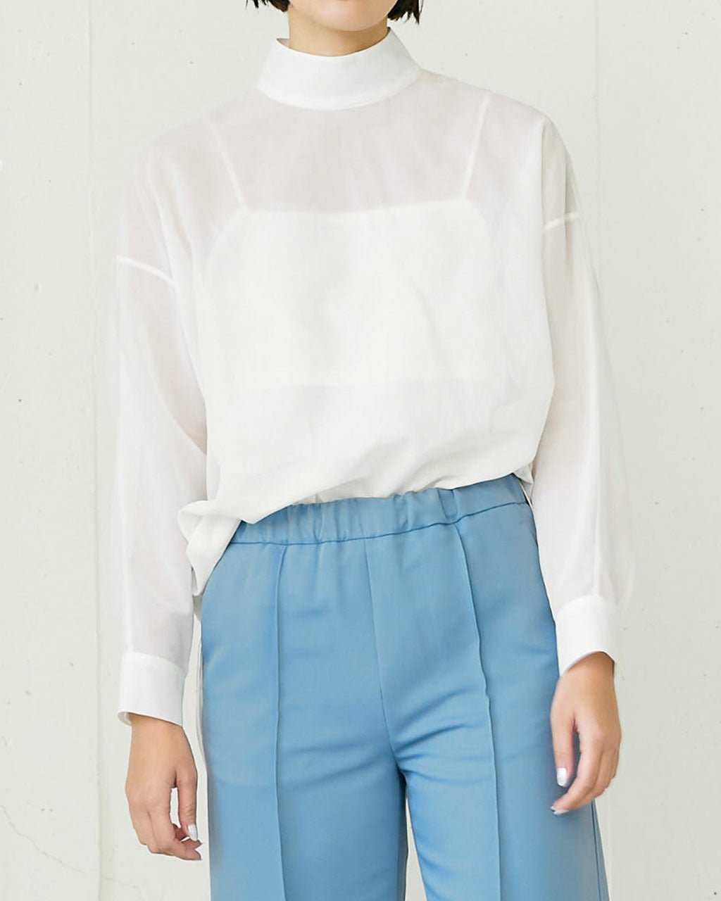 【ドゥクラッセ/DoCLASSE】のコットンオーガンジー・スタンドカラーブラウス インテリア・キッズ・メンズ・レディースファッション・服の通販 founy(ファニー) 　ファッション　Fashion　レディースファッション　Fashion for Women　トップス・カットソー　Cut & Sew Tops　シャツ・ブラウス・オフィスカジュアル　Elegant Blouses & Button-Ups　オーガンジー　Organza Fabric　ギャザー　Gathered, Ruffled　シンプル　Simple, Minimal　ジャケット　Jacket, Outerwear　スリーブ　Sleeve, Long Sleeve / Short Sleeve　ハイネック　High Neck, Mock Neck　ホワイト|ID: prp329100004942772 ipo3291000000037099129