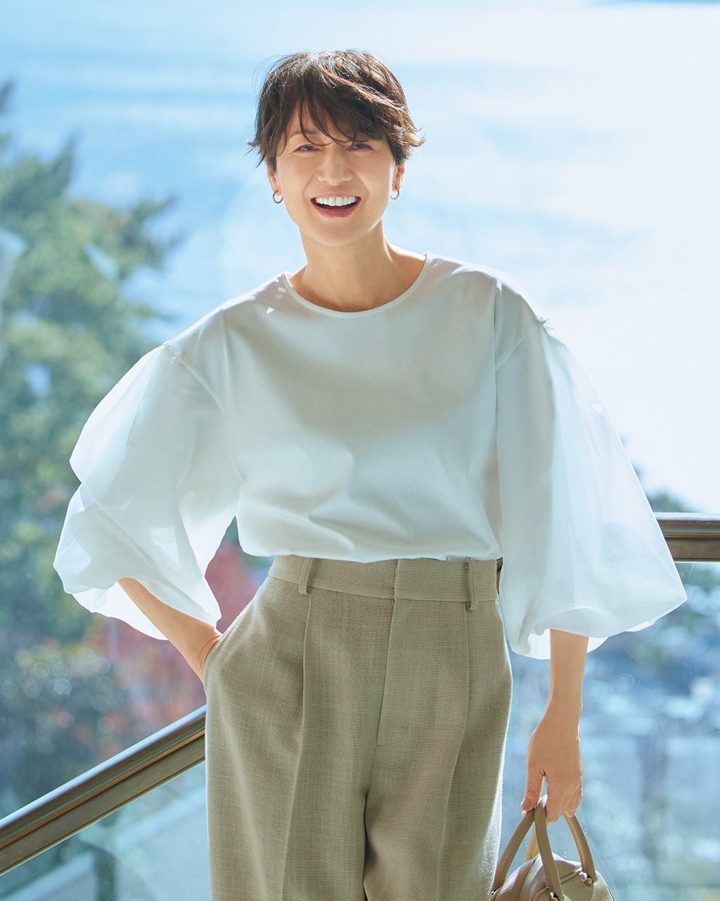 【ドゥクラッセ/DoCLASSE】のシフォン切替え・パフスリーブプルオーバー インテリア・キッズ・メンズ・レディースファッション・服の通販 founy(ファニー) 　ファッション　Fashion　レディースファッション　Fashion for Women　トップス・カットソー　Cut & Sew Tops　シャツ・ブラウス・オフィスカジュアル　Elegant Blouses & Button-Ups　ロングTシャツ・Tシャツ　Longline T-Shirts & Tees　カジュアルプルオーバー・ニットトップス　Pullovers & Knit Tops / Casual Pullovers　カットソー・ベーシックTシャツ　Cut-and-Sewn Tops / Stretch Tees & Basics　なめらか　Smooth, Silky Texture　カットソー　Cut and Sewn Top　シフォン　Chiffon, Lightweight Fabric　スリーブ　Sleeve, Long Sleeve / Short Sleeve　パーティ　Party, Party Style　ホワイト|ID: prp329100004942774 ipo3291000000037099135