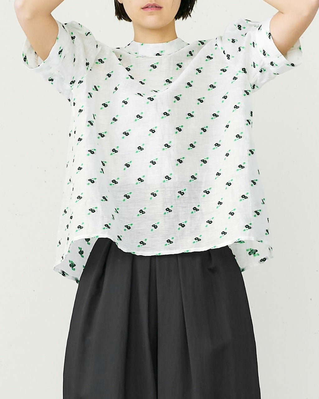 【ドゥクラッセ/DoCLASSE】のフローラルジャカード・スタンドカラーブラウス 人気、トレンドファッション・服の通販 founy(ファニー) 　ファッション　Fashion　レディースファッション　Fashion for Women　トップス・カットソー　Cut & Sew Tops　シャツ・ブラウス・オフィスカジュアル　Elegant Blouses & Button-Ups　シアー　Sheer, See-Through　ジャカード／ジャガード　Jacquard, Woven Pattern　スリーブ　Sleeve, Long Sleeve / Short Sleeve　リネン　Linen, Linen Fabric　 other-1|ID: prp329100004943139 ipo3291000000037103724