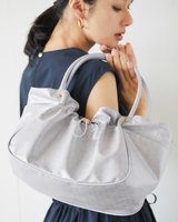 【ドゥクラッセ/DoCLASSE】のモノグラム柄・ギャザーハンドバッグ 人気、トレンドファッション・服の通販 founy(ファニー) ファッション Fashion レディースファッション Fashion for Women バッグ Bags レイングッズ・傘・晴雨兼用傘 Umbrellas & Rain Gear ギャザー Gathered, Ruffled ドローコード Drawcord, Drawstring Cord フォルム Silhouette, Form フリル Frill, Ruffle フロント Front, Front Design 日傘 Parasol, UV Umbrella |ID:prp329100004960261