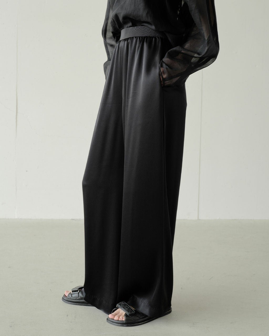 【ドゥクラッセ/DoCLASSE】のダブルサテン・ワイドパンツ 大人の最旬トレンドファッション＆コーディネート founy(ファウニー) 　ファッション　Fashion　レディースファッション　Fashion for Women　パンツ　Pants & Trousers　新作・新入荷　New Arrivals / New In　なめらか　Smooth, Silky Texture　サテン　Satin, Glossy Fabric　シルク　Silk, 100% Silk　ダブル　Double, Double-Breasted　ドレープ　Drape, Draping Fabric　エレガント 上品　Elegant　 other-1|ID: prp329100004963462 ipo3291000000037236507
