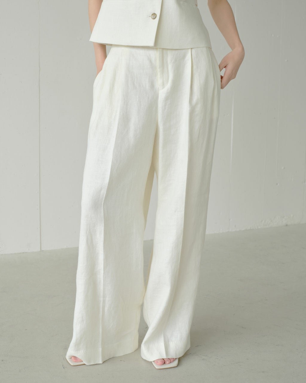 【ドゥクラッセ/DoCLASSE】のオックスリネン・タックワイドパンツ インテリア・キッズ・メンズ・レディースファッション・服の通販 founy(ファニー) 　ファッション　Fashion　レディースファッション　Fashion for Women　パンツ　Pants & Trousers　新作・新入荷　New Arrivals / New In　ジャケット　Jacket, Outerwear　セットアップ　Set-Up, Coordinated Outfit　フェミニン　Feminine, Girly　ベスト　Vest, Waistcoat　ラグジュアリー　Luxury, Elegant　リネン　Linen, Linen Fabric　ワイド　Wide, Wide Fit　アイボリー|ID: prp329100004963463 ipo3291000000037236512