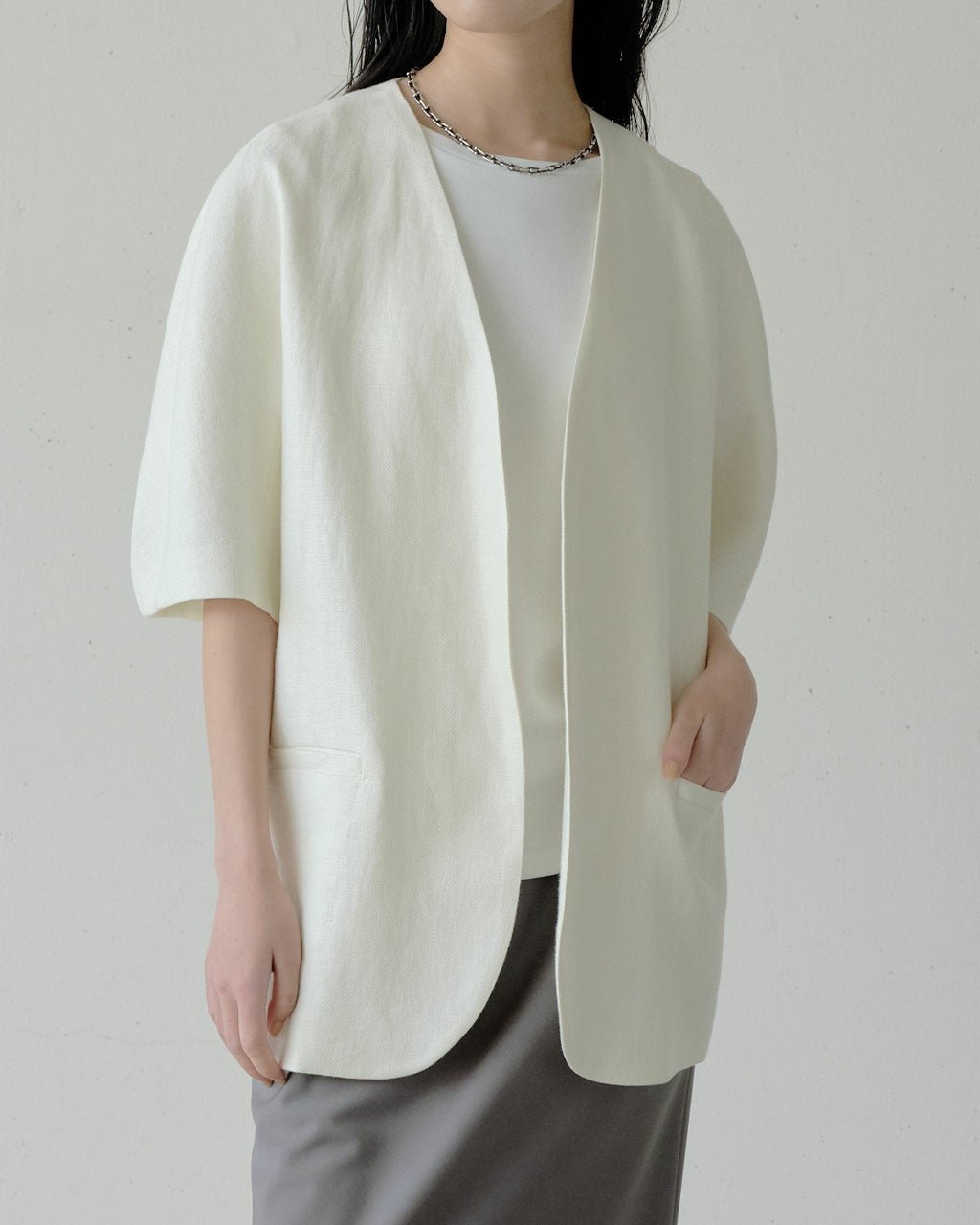 【ドゥクラッセ/DoCLASSE】のオックスリネン・ハーフスリーブジャケット インテリア・キッズ・メンズ・レディースファッション・服の通販 founy(ファニー) 　ファッション　Fashion　レディースファッション　Fashion for Women　アウター　Coat / Outerwear Collection　レディースジャケット・軽アウター　Jackets　新作・新入荷　New Arrivals / New In　おすすめ　Recommended / Our Picks　オックス　Oxford Fabric　カッティング　Cutting Detail　ジャケット　Jacket, Outerwear　スタイリッシュ　Stylish, Fashionable　セットアップ　Set-Up, Coordinated Outfit　ベスト　Vest, Waistcoat　リネン　Linen, Linen Fabric　夏　Summer　オフホワイト|ID: prp329100004963464 ipo3291000000037236516