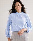 【ドゥクラッセ/DoCLASSE】の超長綿・異素材フリルハイネック ペールブルー|ID: prp329100004963882 ipo3291000000037247325