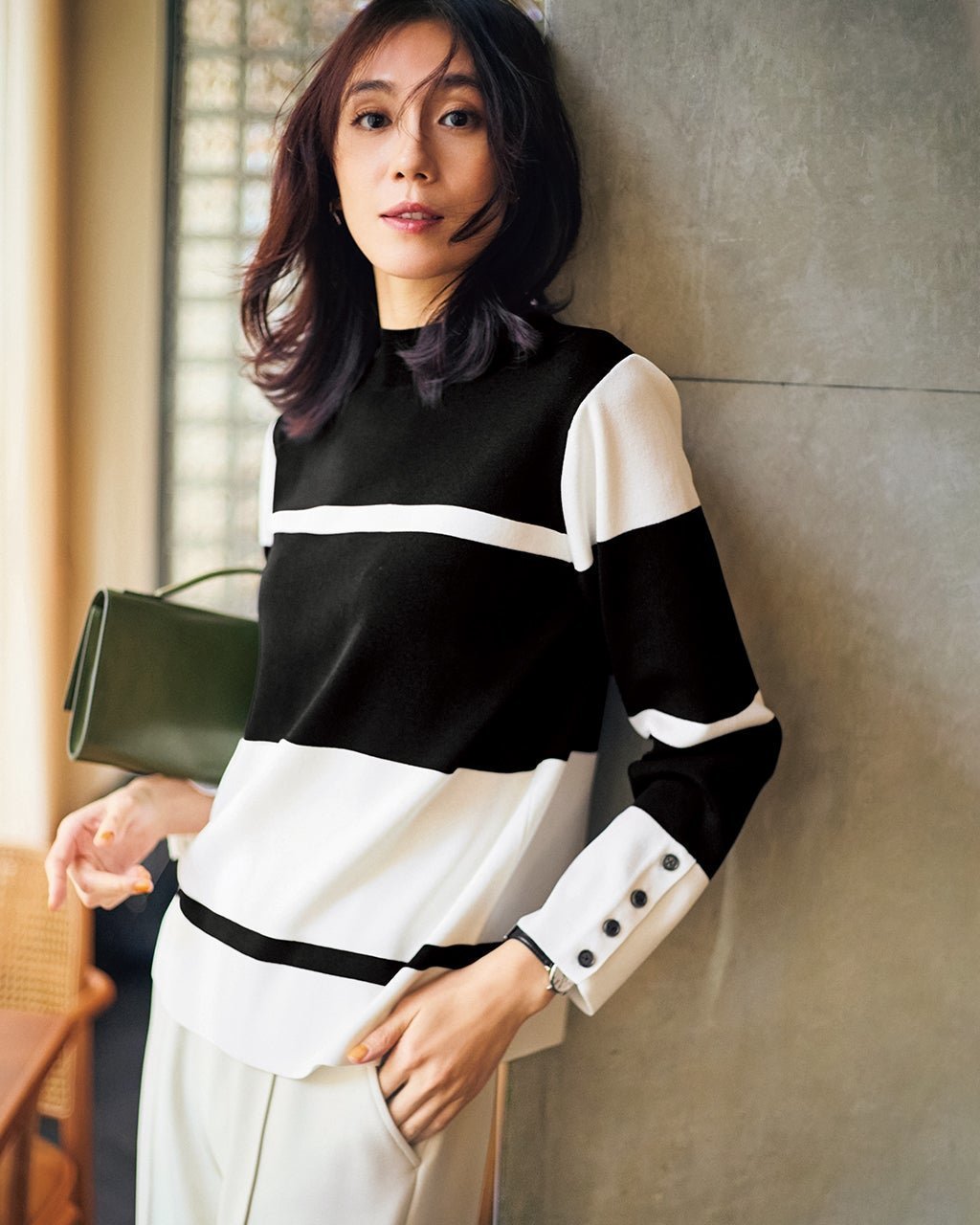 【ドゥクラッセ/DoCLASSE】の総針ニット・カラーブロックハイネック インテリア・キッズ・メンズ・レディースファッション・服の通販 founy(ファウニー) 　ファッション　Fashion　レディースファッション　Fashion for Women　トップス・カットソー　Cut & Sew Tops　ニット　Knit Tops & Sweaters　スリット　Slit, Slit Detail　セーター　Sweater, Knitwear　ハイネック　High Neck, Mock Neck　フレンチ　French, French Style　ブロック　Block, Solid Block Pattern　ブラック&times;ホワイト|ID: prp329100004967379 ipo3291000000037259277