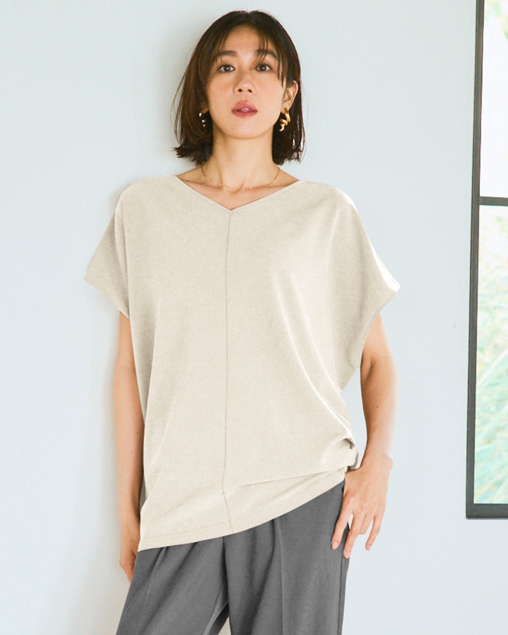 【ドゥクラッセ/DoCLASSE】のSARARI Air・アシメタックブラウス インテリア・キッズ・メンズ・レディースファッション・服の通販 founy(ファウニー) 　ファッション　Fashion　レディースファッション　Fashion for Women　トップス・カットソー　Cut & Sew Tops　シャツ・ブラウス・オフィスカジュアル　Elegant Blouses & Button-Ups　セットアップ　Set-Up, Coordinated Outfit　ドレープ　Drape, Draping Fabric　新作・新入荷　New Arrivals / New In　夏　Summer　ビジネス 仕事 通勤　Business / Work / Commuting　オフホワイト|ID: prp329100004985540 ipo3291000000037345309