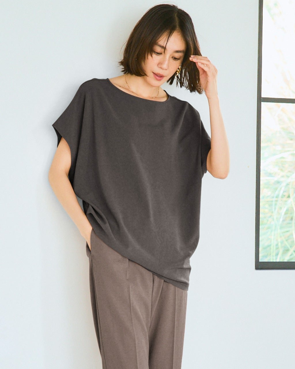 【ドゥクラッセ/DoCLASSE】のSARARI Air・アシメタックブラウス インテリア・キッズ・メンズ・レディースファッション・服の通販 founy(ファウニー) 　ファッション　Fashion　レディースファッション　Fashion for Women　トップス・カットソー　Cut & Sew Tops　シャツ・ブラウス・オフィスカジュアル　Elegant Blouses & Button-Ups　セットアップ　Set-Up, Coordinated Outfit　ドレープ　Drape, Draping Fabric　新作・新入荷　New Arrivals / New In　夏　Summer　ビジネス 仕事 通勤　Business / Work / Commuting　チャコール|ID: prp329100004985540 ipo3291000000037345311