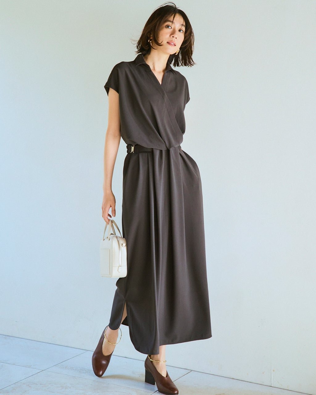 【ドゥクラッセ/DoCLASSE】のSARARI Air・シャツワンピース 大人の最旬トレンドファッション＆コーディネート founy(ファウニー) 　ファッション　Fashion　レディースファッション　Fashion for Women　ワンピース　Dresses　シャツワンピース / 1枚で着映えコーデ　Shirt Dresses　カシュクール　Wrap Design　ドレープ　Drape, Draping Fabric　なめらか　Smooth, Silky Texture　フォルム　Silhouette, Form　フロント　Front, Front Design　ブラウジング　Blouson Silhouette, Cinched Waist　無地　Plain, Solid Color　新作・新入荷　New Arrivals / New In　夏　Summer　 other-1|ID: prp329100004985557 ipo3291000000037345457