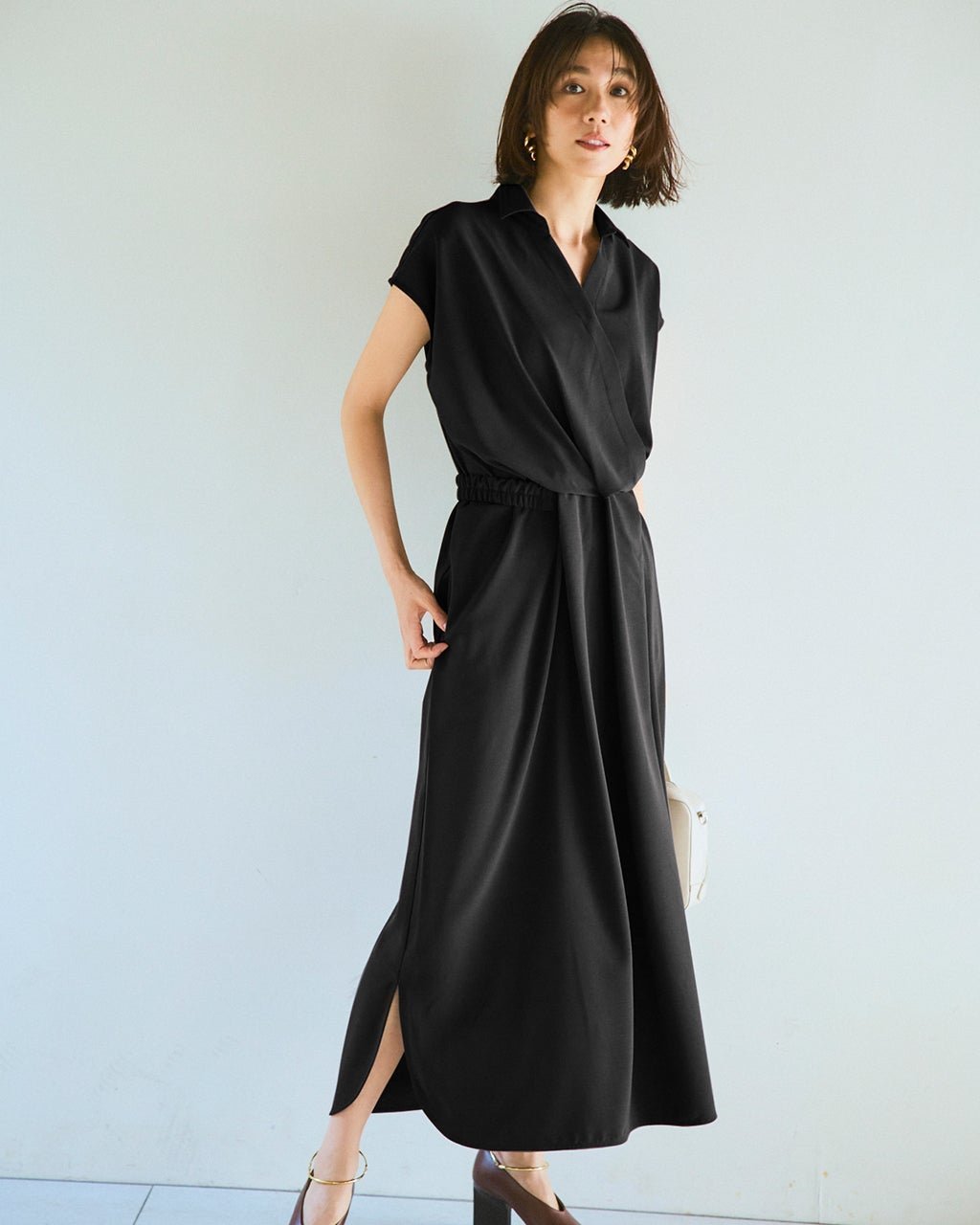 【ドゥクラッセ/DoCLASSE】のSARARI Air・シャツワンピース インテリア・キッズ・メンズ・レディースファッション・服の通販 founy(ファウニー) 　ファッション　Fashion　レディースファッション　Fashion for Women　ワンピース　Dresses　シャツワンピース / 1枚で着映えコーデ　Shirt Dresses　カシュクール　Wrap Design　ドレープ　Drape, Draping Fabric　なめらか　Smooth, Silky Texture　フォルム　Silhouette, Form　フロント　Front, Front Design　ブラウジング　Blouson Silhouette, Cinched Waist　無地　Plain, Solid Color　新作・新入荷　New Arrivals / New In　夏　Summer　ブラック|ID: prp329100004985557 ipo3291000000037345459