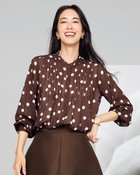 【ドゥクラッセ/DoCLASSE】のドットジャカード・ピンタックブラウス 大人の最旬トレンドファッション＆コーディネート founy(ファウニー) ファッション Fashion レディースファッション Fashion for Women トップス・カットソー Cut & Sew Tops シャツ・ブラウス・オフィスカジュアル Elegant Blouses & Button-Ups エレガント 上品 Elegant シアー Sheer, See-Through ジャカード／ジャガード Jacquard, Woven Pattern スキッパー Skipper, Open Collar ドット Polka Dot, Dot Pattern フロント Front, Front Design プリント Print, Printed Pattern thumbnail ブラウンパターン|ID: prp329100004985570 ipo3291000000037345533