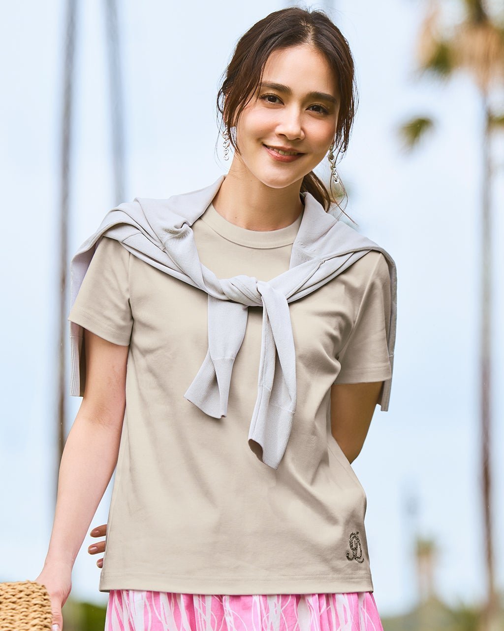 【ドゥクラッセ/DoCLASSE】のコットンスムース・ストーン付きコンパクトT インテリア・キッズ・メンズ・レディースファッション・服の通販 founy(ファウニー) 　ファッション　Fashion　レディースファッション　Fashion for Women　トップス・カットソー　Cut & Sew Tops　シャツ・ブラウス・オフィスカジュアル　Elegant Blouses & Button-Ups　ロングTシャツ・Tシャツ　Longline T-Shirts & Tees　カットソー・ベーシックTシャツ　Cut-and-Sewn Tops / Stretch Tees & Basics　新作・新入荷　New Arrivals / New In　なめらか　Smooth, Silky Texture　カットソー　Cut and Sewn Top　コンパクト　Compact, Small Size　ストーン　Stone, Gem-Like　モチーフ　Motif, Design Theme　ライトグレー|ID: prp329100004993272 ipo3291000000037396788