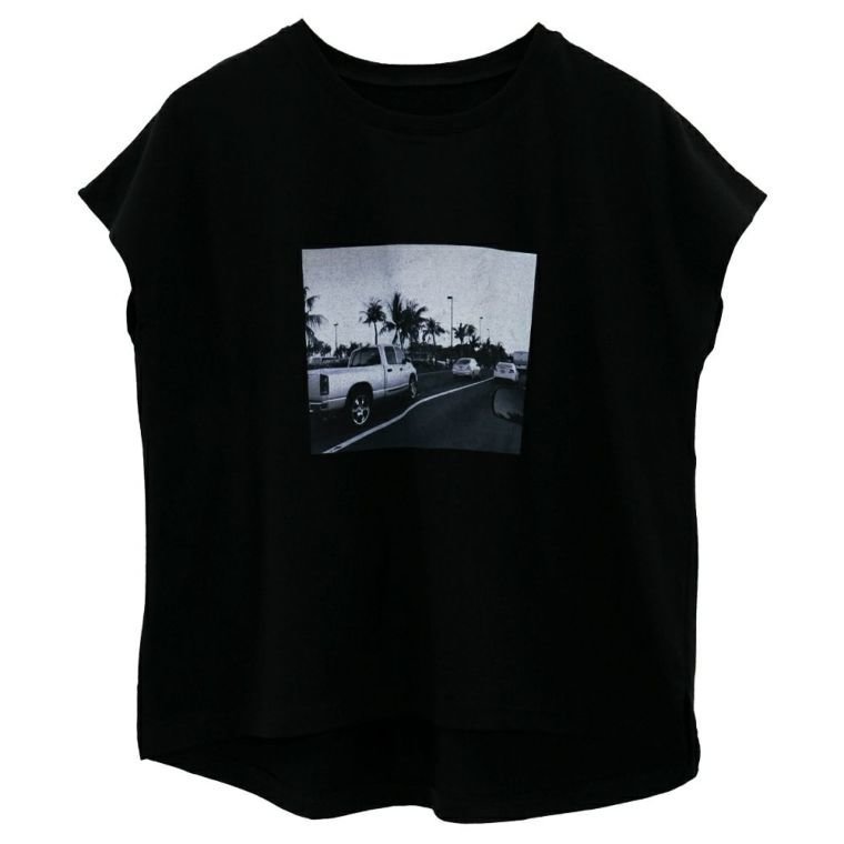 【アクアガレージ/aquagarage】のフォトプリントTシャツ インテリア・キッズ・メンズ・レディースファッション・服の通販 founy(ファニー) 　ファッション　Fashion　レディースファッション　Fashion for Women　トップス・カットソー　Cut & Sew Tops　シャツ・ブラウス・オフィスカジュアル　Elegant Blouses & Button-Ups　ロングTシャツ・Tシャツ　Longline T-Shirts & Tees　カットソー・ベーシックTシャツ　Cut-and-Sewn Tops / Stretch Tees & Basics　送料無料　Free Shipping　カットソー　Cut and Sewn Top　シンプル　Simple, Minimal　プチプライス・低価格　Affordable / Budget Price　プリント　Print, Printed Pattern　ブラック|ID: prp329100003785476 ipo3291000000024908949