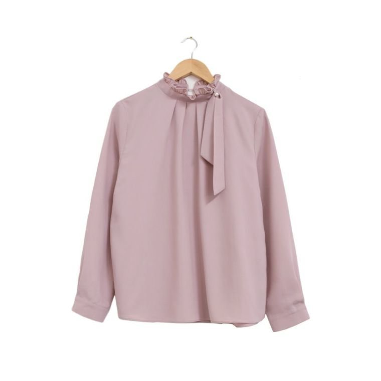 【アクアガレージ/aquagarage】のフリルスタンドカラーブラウス|上品フェミニンな旬顔トップス| インテリア・キッズ・メンズ・レディースファッション・服の通販 founy(ファニー) ファッション Fashion レディースファッション Fashion for Women トップス・カットソー Cut & Sew Tops シャツ・ブラウス・オフィスカジュアル Elegant Blouses & Button-Ups インナー Innerwear 春 Spring サロペット Overalls, Salopette シンプル Simple, Minimal スタンド Stand Collar, Upright Stand ダウン Down, Puffer デニム Denim, Jeans Material トレンド Trend, Trending Now なめらか Smooth, Silky Texture フェミニン Feminine, Girly フリル Frill, Ruffle ロング Long, Long-Length S/S・春夏 SS, Spring/Summer, Warm Season 送料無料 Free Shipping プチプライス・低価格 Affordable / Budget Price おすすめ Recommended / Our Picks 夏 Summer エレガント 上品 Elegant ピンク|ID: prp329100003786172 ipo3291000000024911511