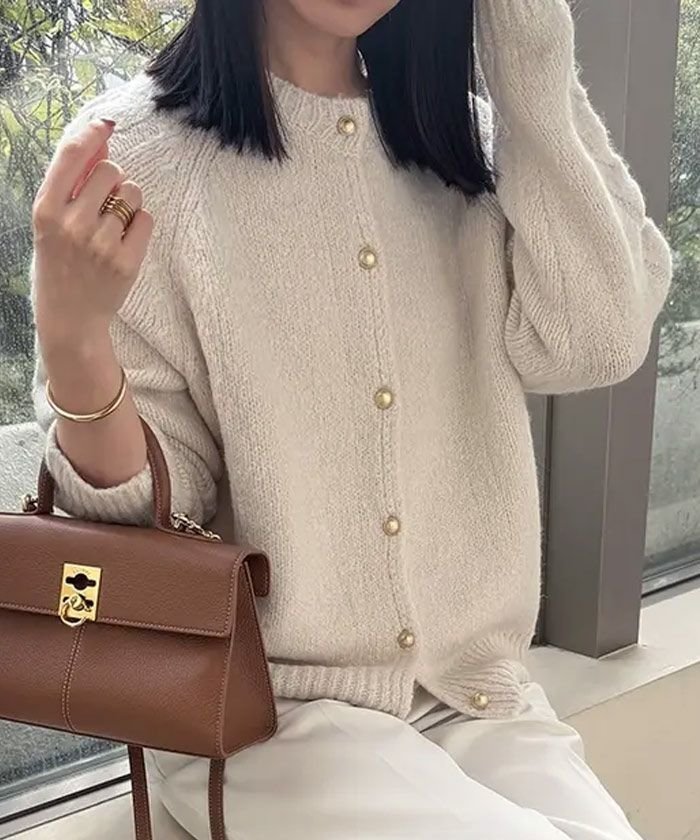 【アクアガレージ/aquagarage】のゴールドボタン付きニットカーディガン 人気、トレンドファッション・服の通販 founy(ファニー) 　ファッション　Fashion　レディースファッション　Fashion for Women　トップス・カットソー　Cut & Sew Tops　ニット　Knit Tops & Sweaters　カーディガン・羽織り　Layered Style Cardigans　送料無料　Free Shipping　カーディガン　Cardigan, Knitwear　セーター　Sweater, Knitwear　プチプライス・低価格　Affordable / Budget Price　今季　This Season, Current Season　冬　Winter / This Winter　秋　Autumn　A/W・秋冬　Autumn/Winter　 other-1|ID: prp329100003786538 ipo3291000000036073320