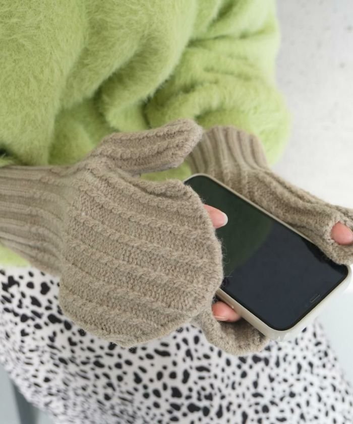 【アクアガレージ/aquagarage】の【最終値下げ価格】指穴付きミトン インテリア・キッズ・メンズ・レディースファッション・服の通販 founy(ファニー) https://founy.com/ ファッション Fashion レディースファッション Fashion for Women スリット Slit, Slit Detail トレンド Trend, Trending Now プチプライス・低価格 Affordable / Budget Price 防寒 Cold Protection, Winter-Ready |ID: prp329100003786546 ipo3291000000035646921