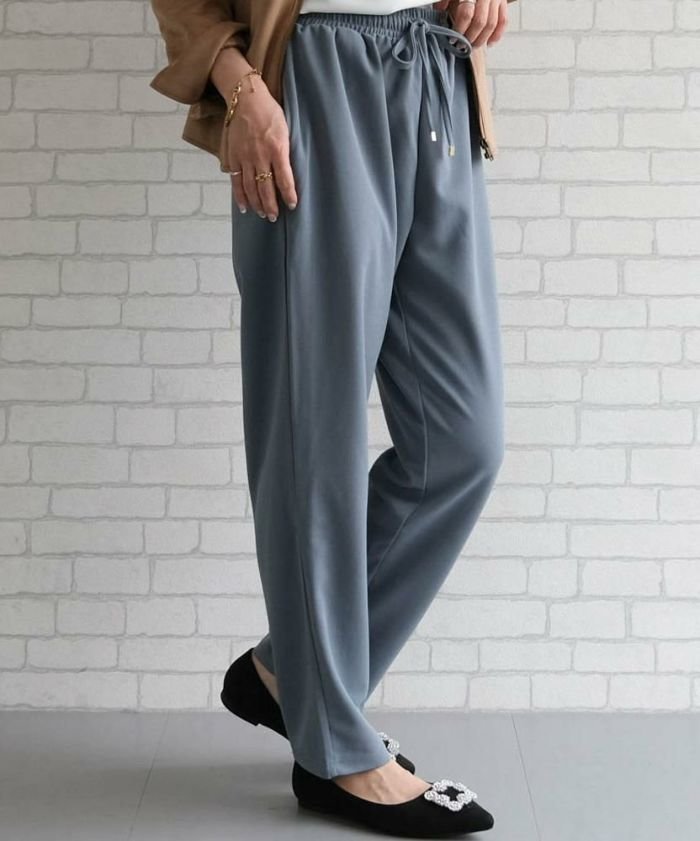 【アクアガレージ/aquagarage】の梨地ウエストゴムテーパードパンツ|美脚&楽ちん着回しボトム| インテリア・キッズ・メンズ・レディースファッション・服の通販 founy(ファニー) https://founy.com/ ファッション Fashion レディースファッション Fashion for Women パンツ Pants & Trousers 春 Spring 秋 Autumn 軽量 Lightweight, Ultra Light スニーカー Sneakers, Trainers ボトム Bottoms, Lower Wear ポケット Pocket, Pocket Detail ロング Long, Long-Length 楽ちん Easy Fit, Comfortable 送料無料 Free Shipping プチプライス・低価格 Affordable / Budget Price ビジネス 仕事 通勤 Business / Work / Commuting |ID: prp329100003890103 ipo3291000000035647030