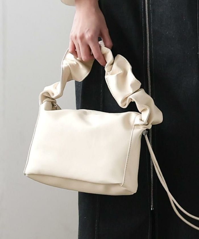 【アクアガレージ/aquagarage】の【最終値下げ価格】【神山まりあさん着用】ギャザーハンドルスクエアバッグ 人気、トレンドファッション・服の通販 founy(ファニー) 　ファッション　Fashion　レディースファッション　Fashion for Women　バッグ　Bags　プチプライス・低価格　Affordable / Budget Price　 other-1|ID: prp329100003925250 ipo3291000000035647089