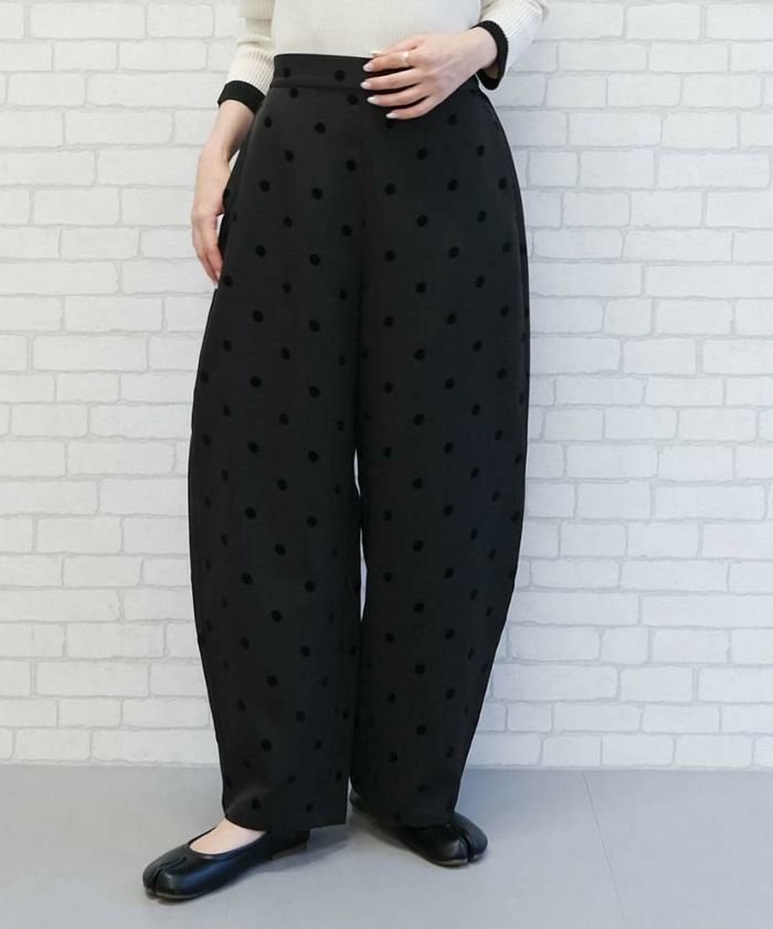 【アクアガレージ/aquagarage】のフロッキードットカーブパンツ インテリア・キッズ・メンズ・レディースファッション・服の通販 founy(ファニー) https://founy.com/ ファッション Fashion レディースファッション Fashion for Women パンツ Pants & Trousers 送料無料 Free Shipping おすすめ Recommended / Our Picks ドット Polka Dot, Dot Pattern プチプライス・低価格 Affordable / Budget Price ワイド Wide, Wide Fit 無地 Plain, Solid Color |ID: prp329100004214460 ipo3291000000035647713