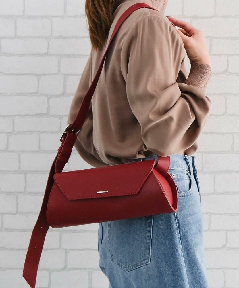 【アクアガレージ/aquagarage】の横長フラップショルダー 人気、トレンドファッション・服の通販 founy(ファニー) 　ファッション　Fashion　レディースファッション　Fashion for Women　ショルダー　Shoulder, Shoulder Strap　スリム　Slim, Slim Fit　フィット　Fit, Slim Fit　フォルム　Silhouette, Form　フラップ　Flap, Flap Pocket　プチプライス・低価格　Affordable / Budget Price　 other-1|ID: prp329100004370742 ipo3291000000036073668