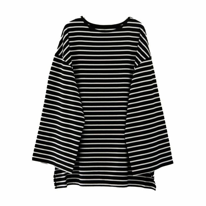 【アクアガレージ/aquagarage】のワイドスリーブカットソー 春 インテリア・キッズ・メンズ・レディースファッション・服の通販 founy(ファニー) ファッション Fashion レディースファッション Fashion for Women トップス・カットソー Cut & Sew Tops シャツ・ブラウス・オフィスカジュアル Elegant Blouses & Button-Ups ロングTシャツ・Tシャツ Longline T-Shirts & Tees カットソー・ベーシックTシャツ Cut-and-Sewn Tops / Stretch Tees & Basics 春 Spring 秋 Autumn カットソー Cut and Sewn Top シンプル Simple, Minimal バランス Balance, Style Balance ポケット Pocket, Pocket Detail ラウンド Round, Round Neck ロング Long, Long-Length 冬 Winter / This Winter 送料無料 Free Shipping プチプライス・低価格 Affordable / Budget Price エレガント 上品 Elegant ブラック×ホワイト|ID: prp329100004645712 ipo3291000000033530644