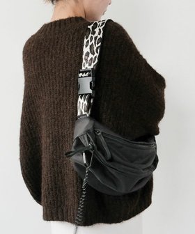 【アクアガレージ/aquagarage】の柄ストラップボディバッグ 人気、トレンドファッション・服の通販 founy(ファニー) ファッション Fashion レディースファッション Fashion for Women バッグ Bags アニマル Animal Print コンパクト Compact, Small Size 軽量 Lightweight, Ultra Light シンプル Simple, Minimal 財布 Wallet, Purse トレンド Trend, Trending Now ドット Polka Dot, Dot Pattern フォルム Silhouette, Form ベーシック Basic, Essential ポケット Pocket, Pocket Detail ラップ Wrap, Wrap Design リップ Lip, Lip Motif プチプライス・低価格 Affordable / Budget Price 旅行 Travel |ID:prp329100004762197