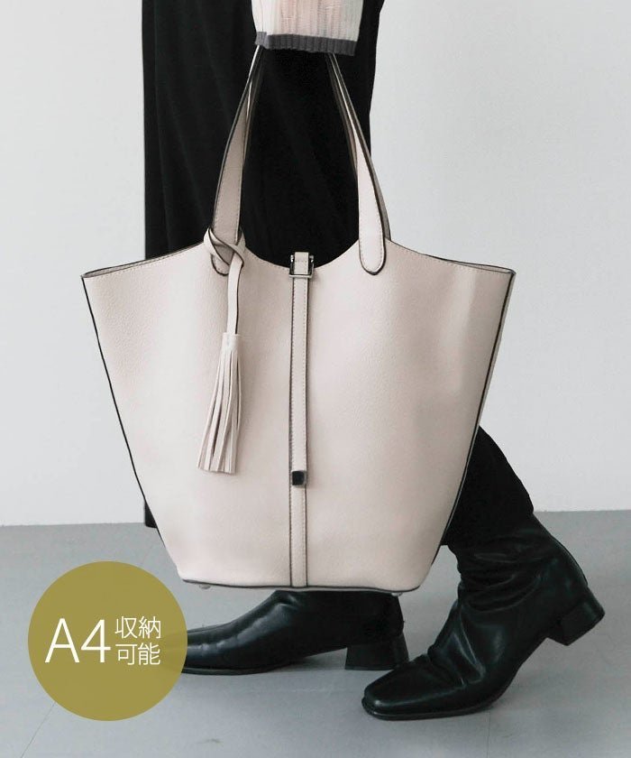 【アクアガレージ/aquagarage】のタッセル付きA4トートバッグ 人気、トレンドファッション・服の通販 founy(ファニー) 　ファッション　Fashion　レディースファッション　Fashion for Women　バッグ　Bags　シンプル　Simple, Minimal　スマート　Smart, Elegant　タッセル　Tassel, Fringe　フェイクレザー　Faux Leather, PU Leather　フォルム　Silhouette, Form　ポケット　Pocket, Pocket Detail　ポーチ　Pouch, Small Case　プチプライス・低価格　Affordable / Budget Price　エレガント 上品　Elegant　ビジネス 仕事 通勤　Business / Work / Commuting　 other-1|ID: prp329100004898728 ipo3291000000036649285