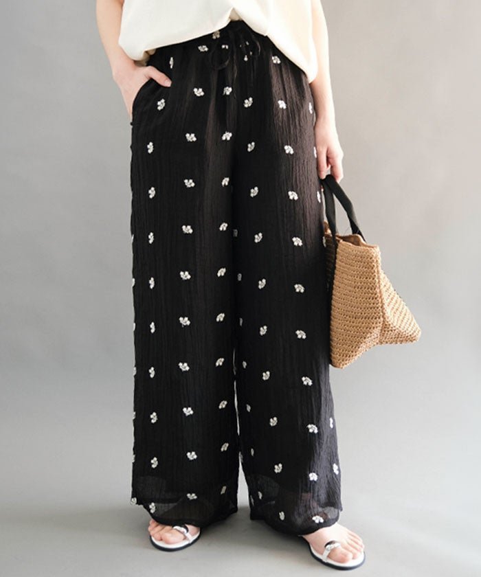 【アクアガレージ/aquagarage】のフラワー刺繍ワイドパンツ インテリア・キッズ・メンズ・レディースファッション・服の通販 founy(ファニー) https://founy.com/ ファッション Fashion レディースファッション Fashion for Women パンツ Pants & Trousers 春 Spring シンプル Simple, Minimal ドレープ Drape, Draping Fabric バランス Balance, Style Balance フラワー Flower, Floral ポケット Pocket, Pocket Detail リラックス Relax, Relaxed Fit ワイド Wide, Wide Fit 送料無料 Free Shipping プチプライス・低価格 Affordable / Budget Price 夏 Summer エレガント 上品 Elegant |ID: prp329100004931914 ipo3291000000037016765