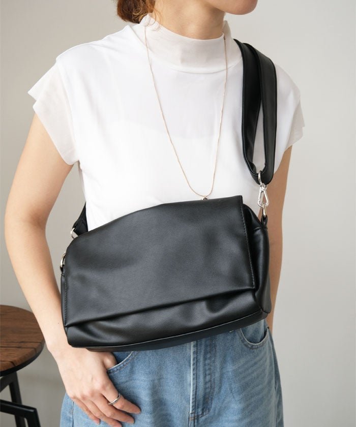 【アクアガレージ/aquagarage】のフラップショルダーバッグ 人気、トレンドファッション・服の通販 founy(ファニー) 　ファッション　Fashion　レディースファッション　Fashion for Women　バッグ　Bags　コンパクト　Compact, Small Size　軽量　Lightweight, Ultra Light　シンプル　Simple, Minimal　フェイクレザー　Faux Leather, PU Leather　フォルム　Silhouette, Form　フラップ　Flap, Flap Pocket　ポケット　Pocket, Pocket Detail　プチプライス・低価格　Affordable / Budget Price　エレガント 上品　Elegant　 other-1|ID: prp329100004956733 ipo3291000000037193264