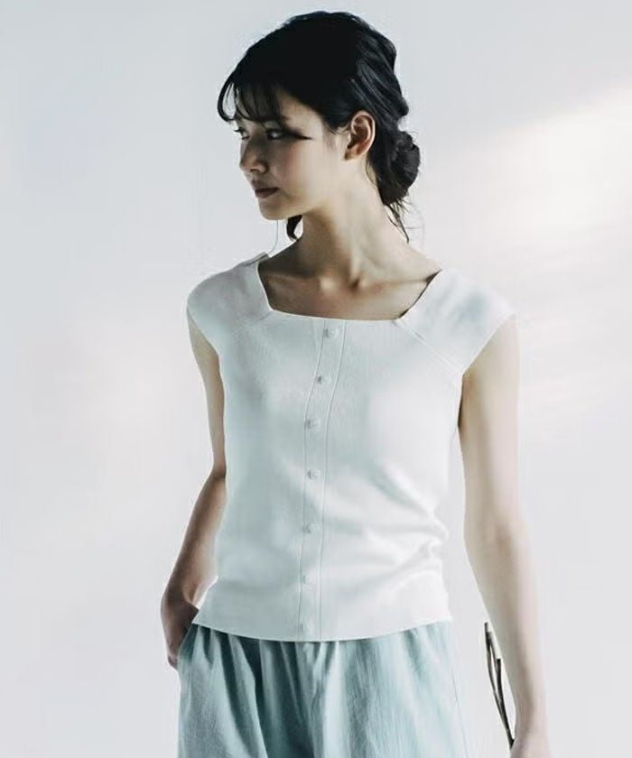 【アクアガレージ/aquagarage】のスクエアカットニットタンクトップ インテリア・キッズ・メンズ・レディースファッション・服の通販 founy(ファウニー) https://founy.com/ ファッション Fashion レディースファッション Fashion for Women トップス・カットソー Cut & Sew Tops ニット Knit Tops & Sweaters 送料無料 Free Shipping インナー Innerwear シンプル Simple, Minimal セーター Sweater, Knitwear タンク Tank Top, Sleeveless Top デコルテ Décolleté, Neckline プチプライス・低価格 Affordable / Budget Price |ID: prp329100004965532 ipo3291000000037254496