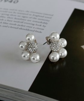 【ガール/GIRL】の4粒パール&パヴェボールハーフフラワーピアス 人気、トレンドファッション・服の通販 founy(ファニー) ファッション Fashion レディースファッション Fashion for Women 新作・新入荷 New Arrivals / New In パール Pearl, Pearl Accent プチプライス・低価格 Affordable / Budget Price |ID:prp329100003801345