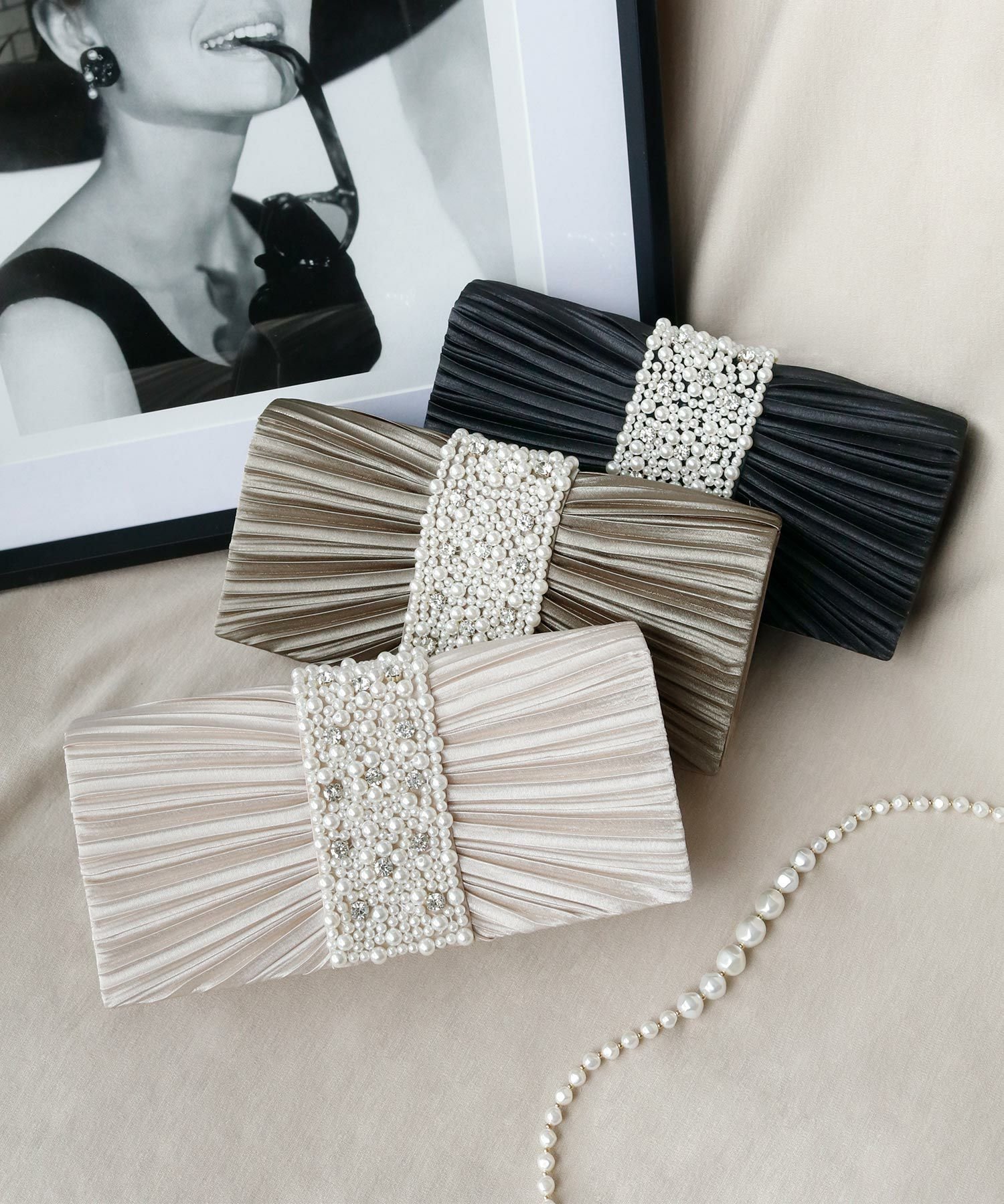 【ガール/GIRL】のビジュー&パールラディアルサテンプリーツクラッチパーティーバッグ 人気、トレンドファッション・服の通販 founy(ファニー) 　ファッション　Fashion　レディースファッション　Fashion for Women　バッグ　Bags　新作・新入荷　New Arrivals / New In　パール　Pearl, Pearl Accent　ビジュー　Bijou, Jewel-like Accent　プチプライス・低価格　Affordable / Budget Price　 other-1|ID: prp329100003801841 ipo3291000000034983093