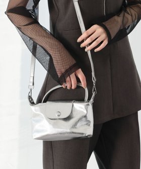 【アンピルーラ/Ampirula】のメタリックフラップミニバッグ 人気、トレンドファッション・服の通販 founy(ファニー) ファッション Fashion レディースファッション Fashion for Women バッグ Bags 新作・新入荷 New Arrivals / New In プチプライス・低価格 Affordable / Budget Price |ID:prp329100004186774