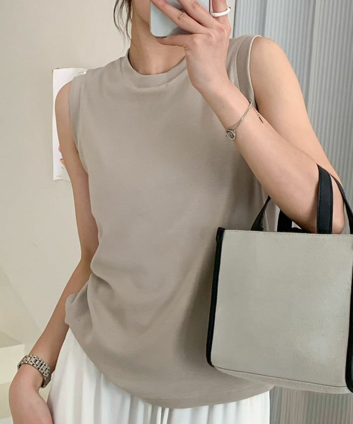 【ロワ/LOWO】のノースリーブカットソー インテリア・キッズ・メンズ・レディースファッション・服の通販 founy(ファニー) https://founy.com/ ファッション Fashion レディースファッション Fashion for Women トップス・カットソー Cut & Sew Tops キャミソール&ノースリーブ Camisoles & Sleeveless Tops カットソー・ベーシックTシャツ Cut-and-Sewn Tops / Stretch Tees & Basics シンプル Simple, Minimal ジャケット Jacket, Outerwear フィット Fit, Slim Fit プチプライス・低価格 Affordable / Budget Price エレガント 上品 Elegant |ID: prp329100004422524 ipo3291000000030881989