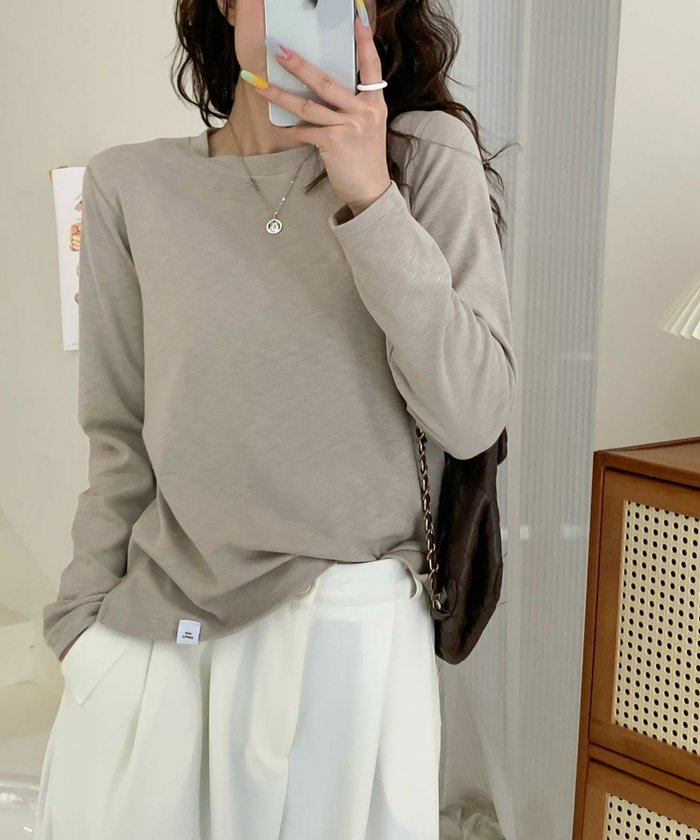 【ロワ/LOWO】のクルーネックロングスリーブカラーTシャツ カットソー インテリア・キッズ・メンズ・レディースファッション・服の通販 founy(ファニー) https://founy.com/ ファッション Fashion レディースファッション Fashion for Women トップス・カットソー Cut & Sew Tops シャツ・ブラウス・オフィスカジュアル Elegant Blouses & Button-Ups ロングTシャツ・Tシャツ Longline T-Shirts & Tees カットソー・ベーシックTシャツ Cut-and-Sewn Tops / Stretch Tees & Basics カットソー Cut and Sewn Top シンプル Simple, Minimal プチプライス・低価格 Affordable / Budget Price リラックス Relax, Relaxed Fit エレガント 上品 Elegant |ID: prp329100004431812 ipo3291000000030954729