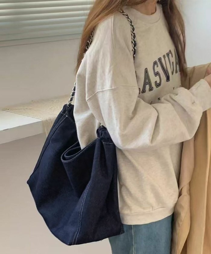 【ロワ/LOWO】の大容量デニム肩掛けバッグ インテリア・キッズ・メンズ・レディースファッション・服の通販 founy(ファニー) https://founy.com/ ファッション Fashion レディースファッション Fashion for Women バッグ Bags シンプル Simple, Minimal デニム Denim, Jeans Material プチプライス・低価格 Affordable / Budget Price |ID: prp329100004433621 ipo3291000000030969565