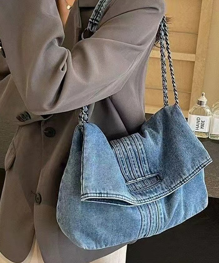 【ロワ/LOWO】のデニムチェーンショルダーバッグ インテリア・キッズ・メンズ・レディースファッション・服の通販 founy(ファニー) https://founy.com/ ファッション Fashion レディースファッション Fashion for Women バッグ Bags おすすめ Recommended / Our Picks チェーン Chain, Chain Strap デニム Denim, Jeans Material フォルム Silhouette, Form プチプライス・低価格 Affordable / Budget Price リゾート Resort, Vacation Style 二次会 After Party 披露宴 Wedding Reception 結婚式 Wedding 財布 Wallet, Purse |ID: prp329100004440360 ipo3291000000031025479