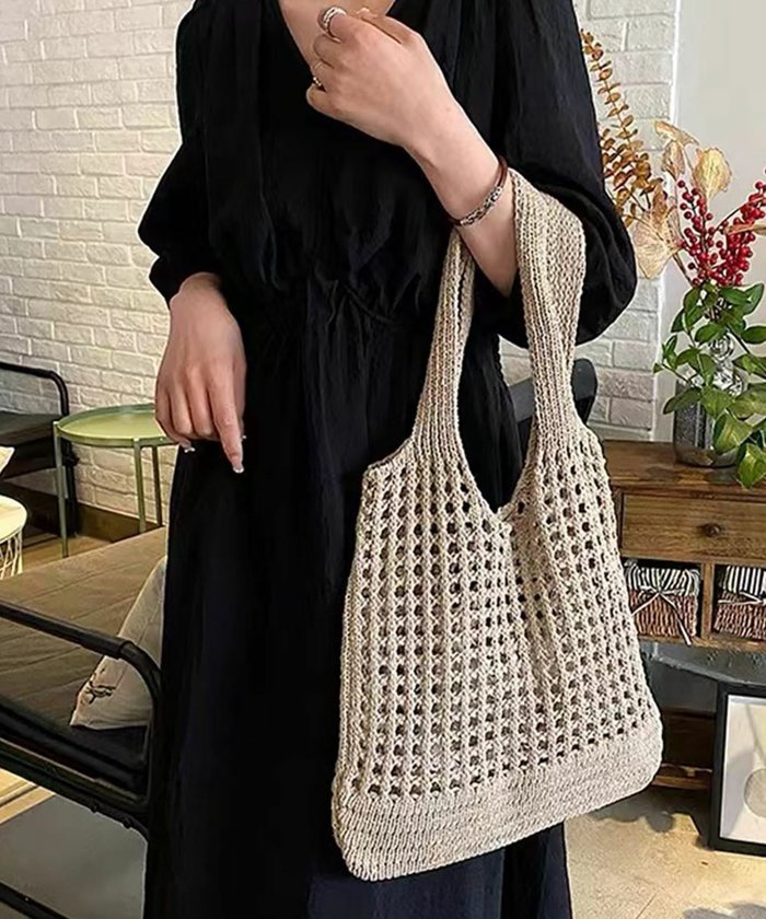 【ロワ/LOWO】のかぎ編みニットショルダーバッグ インテリア・キッズ・メンズ・レディースファッション・服の通販 founy(ファニー) https://founy.com/ ファッション Fashion レディースファッション Fashion for Women トップス・カットソー Cut & Sew Tops ニット Knit Tops & Sweaters おすすめ Recommended / Our Picks プチプライス・低価格 Affordable / Budget Price メッシュ Mesh, Net Fabric リゾート Resort, Vacation Style 二次会 After Party 披露宴 Wedding Reception 結婚式 Wedding 財布 Wallet, Purse 透かし Cut-Out, Lacework |ID: prp329100004440365 ipo3291000000031025509