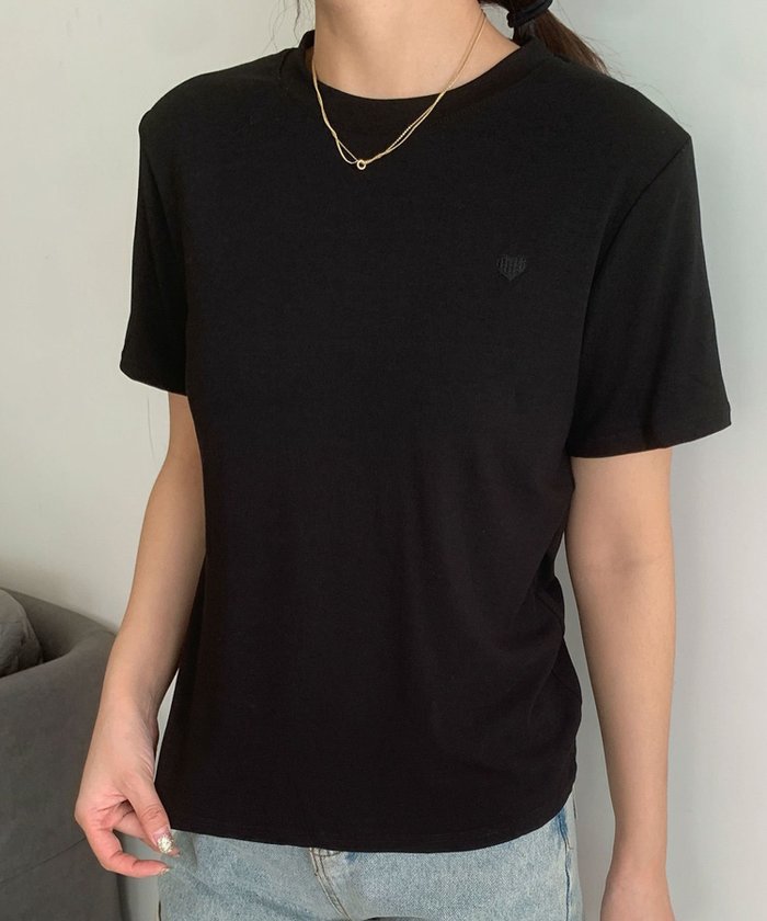 【ロワ/LOWO】のワンポイントハート刺繍Tシャツ インテリア・キッズ・メンズ・レディースファッション・服の通販 founy(ファニー) https://founy.com/ ファッション Fashion レディースファッション Fashion for Women トップス・カットソー Cut & Sew Tops シャツ・ブラウス・オフィスカジュアル Elegant Blouses & Button-Ups ロングTシャツ・Tシャツ Longline T-Shirts & Tees カットソー Cut and Sewn Top コンパクト Compact, Small Size シンプル Simple, Minimal フィット Fit, Slim Fit プチプライス・低価格 Affordable / Budget Price ワンポイント One Point, Statement Accent エレガント 上品 Elegant |ID: prp329100004449834 ipo3291000000031119821