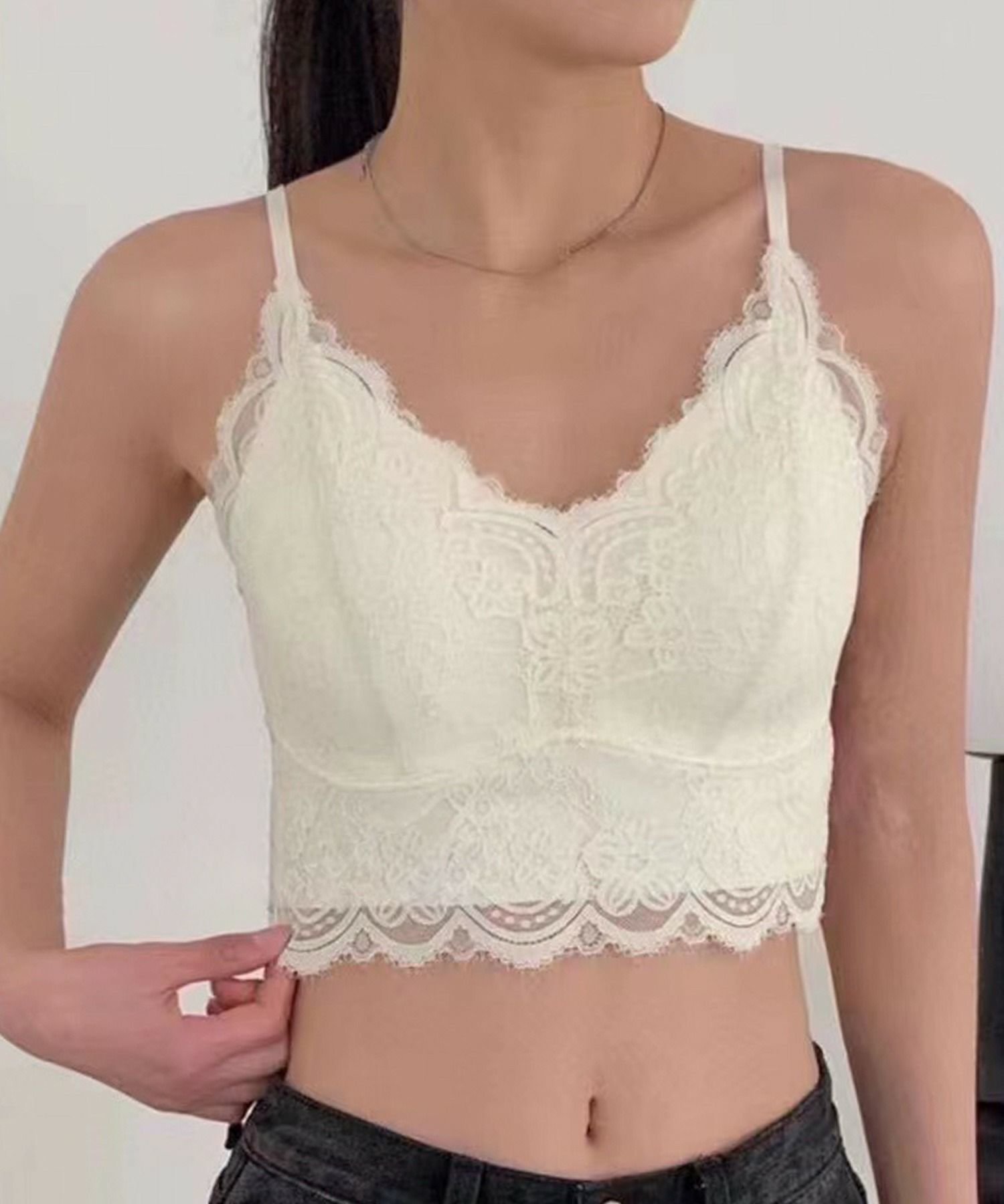【ロワ/LOWO】のカップ付きレースキャミソール・ブラトップ 人気、トレンドファッション・服の通販 founy(ファニー) 　ファッション　Fashion　レディースファッション　Fashion for Women　トップス・カットソー　Cut & Sew Tops　キャミソール&ノースリーブ　Camisoles & Sleeveless Tops　キャミソール　Camisole, Spaghetti Strap Top　ショート　Short, Short Length　トレンド　Trend, Trending Now　フィット　Fit, Slim Fit　プチプライス・低価格　Affordable / Budget Price　ラップ　Wrap, Wrap Design　レース　Lace, Lace Fabric　エレガント 上品　Elegant　 other-1|ID: prp329100004460129 ipo3291000000031217044