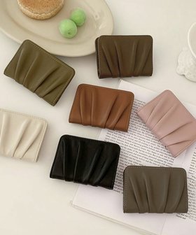 【ロワ/LOWO】のギャザー入りミニ財布・カードケース 人気、トレンドファッション・服の通販 founy(ファニー) ファッション Fashion レディースファッション Fashion for Women ミニ財布・二つ折り財布 Wallets & Card Cases カードケース/名刺入れ Card Holders & Business Cases 新作・新入荷 New Arrivals / New In ギャザー Gathered, Ruffled プチプライス・低価格 Affordable / Budget Price 財布 Wallet, Purse |ID:prp329100004465067