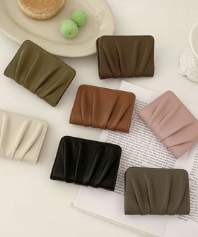 【ロワ/LOWO】のギャザー入りミニ財布・カードケース 人気、トレンドファッション・服の通販 founy(ファニー) ファッション Fashion レディースファッション Fashion for Women ミニ財布・二つ折り財布 Wallets & Card Cases カードケース/名刺入れ Card Holders & Business Cases 新作・新入荷 New Arrivals / New In ギャザー Gathered, Ruffled プチプライス・低価格 Affordable / Budget Price 財布 Wallet, Purse |ID:prp329100004465067