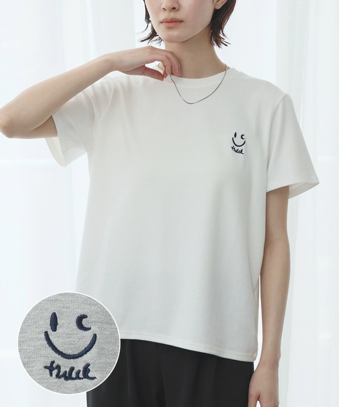 【ロワ/LOWO】の【2025SS】ワンポイントスマイリー刺繍Tシャツカットソー インテリア・キッズ・メンズ・レディースファッション・服の通販 founy(ファニー) https://founy.com/ ファッション Fashion レディースファッション Fashion for Women トップス・カットソー Cut & Sew Tops シャツ・ブラウス・オフィスカジュアル Elegant Blouses & Button-Ups ロングTシャツ・Tシャツ Longline T-Shirts & Tees カットソー・ベーシックTシャツ Cut-and-Sewn Tops / Stretch Tees & Basics 新作・新入荷 New Arrivals / New In 2025年 2025 2025春夏・S/S Spring/Summer 2025 SS25 カットソー Cut and Sewn Top シンプル Simple, Minimal プチプライス・低価格 Affordable / Budget Price ボトム Bottoms, Lower Wear ワンポイント One Point, Statement Accent |ID: prp329100004498078 ipo3291000000031732308