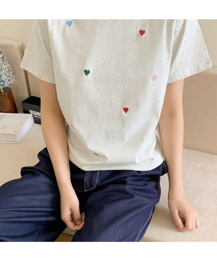【ロワ/LOWO】の【2025SS】綿混カラフルハート刺繍Tシャツカットソー インテリア・キッズ・メンズ・レディースファッション・服の通販 founy(ファニー) https://founy.com/ ファッション Fashion レディースファッション Fashion for Women トップス・カットソー Cut & Sew Tops シャツ・ブラウス・オフィスカジュアル Elegant Blouses & Button-Ups ロングTシャツ・Tシャツ Longline T-Shirts & Tees カットソー・ベーシックTシャツ Cut-and-Sewn Tops / Stretch Tees & Basics 新作・新入荷 New Arrivals / New In 2025年 2025 2025春夏・S/S Spring/Summer 2025 SS25 カットソー Cut and Sewn Top カラフル Colorful Design シンプル Simple, Minimal フェミニン Feminine, Girly フロント Front, Front Design プチプライス・低価格 Affordable / Budget Price エレガント 上品 Elegant |ID: prp329100004535649 ipo3291000000032052420