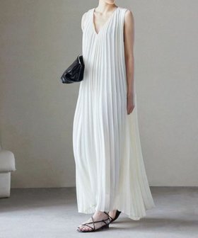 【ロワ/LOWO】 【2025SS】プリーツAラインロング丈ワンピース人気、トレンドファッション・服の通販 founy(ファニー) ファッション Fashion レディースファッション Fashion for Women ワンピース Dresses エレガント 上品 Elegant 春 Spring とろみ Fluid, Flowy Fabric デコルテ Décolleté, Neckline プリーツ Pleats, Pleated リラックス Relax, Relaxed Fit ロング Long, Long-Length S/S・春夏 SS, Spring/Summer, Warm Season 新作・新入荷 New Arrivals / New In プチプライス・低価格 Affordable / Budget Price 夏 Summer 2025年 2025 2025春夏・S/S Spring/Summer 2025 SS25 |ID:prp329100004535655