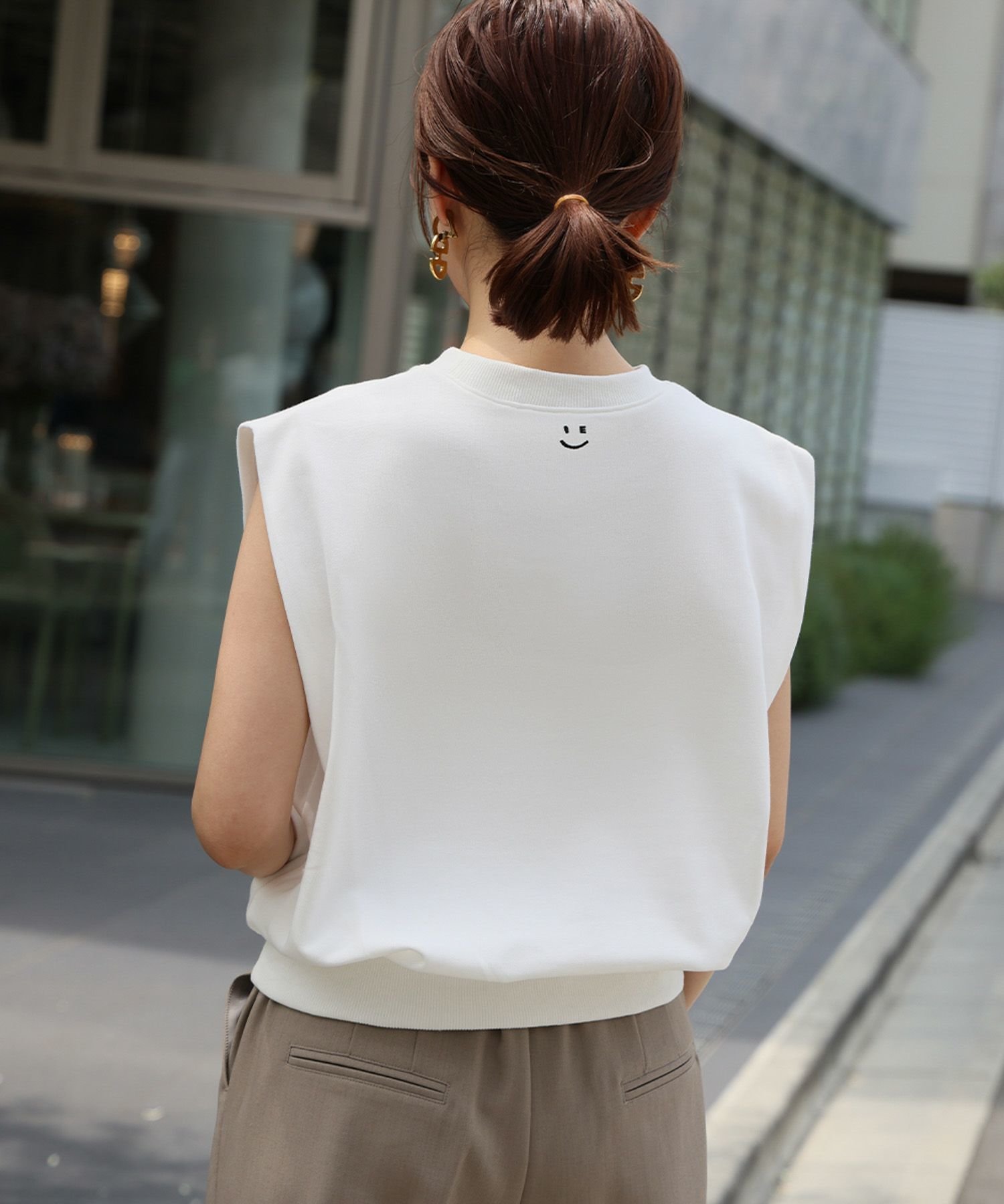【エルフランク/ELFRANK】の【2025SS】ノースリーブスウェットトップス 人気、トレンドファッション・服の通販 founy(ファニー) 　ファッション　Fashion　レディースファッション　Fashion for Women　トップス・カットソー　Cut & Sew Tops　キャミソール&ノースリーブ　Camisoles & Sleeveless Tops　レディースパーカー・カジュアルフーディー　Casual Hoodies & Sweatshirts　スウェット・クルーネックトップス　Sweatshirts & Crewnecks / Relaxed Fit Sweat Tops　洗える　Machine Washable　ショルダー　Shoulder, Shoulder Strap　トレンド　Trend, Trending Now　フェイス　Face, Facial Design　ブラウジング　Blouson Silhouette, Cinched Waist　モチーフ　Motif, Design Theme　新作・新入荷　New Arrivals / New In　プチプライス・低価格　Affordable / Budget Price　2025年　2025　2025春夏・S/S　Spring/Summer 2025 SS25　 other-1|ID: prp329100004560881 ipo3291000000032247683