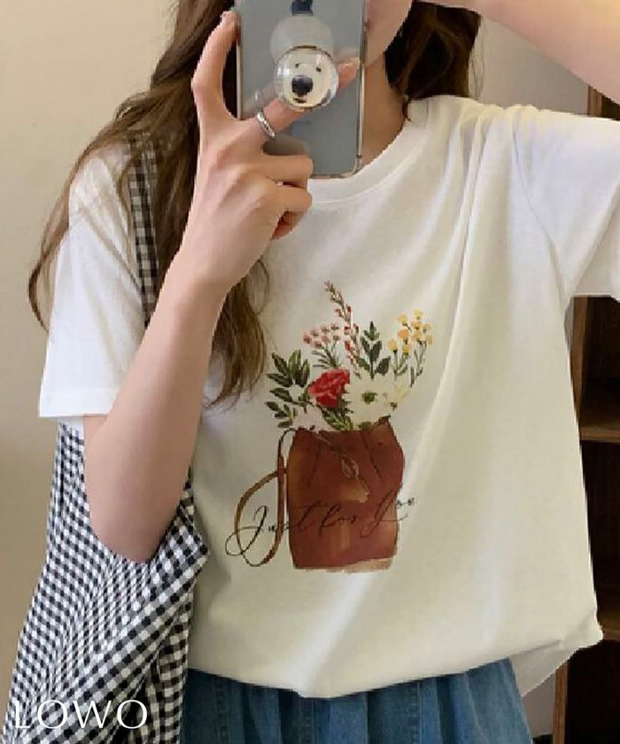 【ロワ/LOWO】の【2025SS】綿混フロントフラワープリントTシャツカットソー インテリア・キッズ・メンズ・レディースファッション・服の通販 founy(ファニー) https://founy.com/ ファッション Fashion レディースファッション Fashion for Women トップス・カットソー Cut & Sew Tops シャツ・ブラウス・オフィスカジュアル Elegant Blouses & Button-Ups ロングTシャツ・Tシャツ Longline T-Shirts & Tees カットソー・ベーシックTシャツ Cut-and-Sewn Tops / Stretch Tees & Basics 花柄・フラワープリント・モチーフ Floral Prints & Motifs / Flower Pattern Tops 新作・新入荷 New Arrivals / New In 2025年 2025 2025春夏・S/S Spring/Summer 2025 SS25 カットソー Cut and Sewn Top フラワー Flower, Floral フロント Front, Front Design プチプライス・低価格 Affordable / Budget Price プリント Print, Printed Pattern モチーフ Motif, Design Theme |ID: prp329100004567899 ipo3291000000032311182