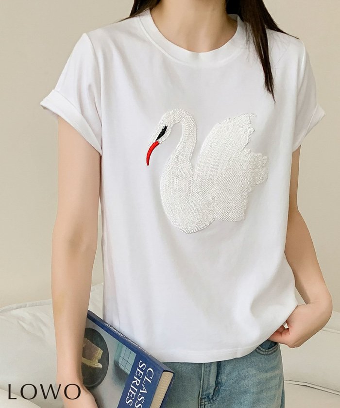 【ロワ/LOWO】の【2025SS】スパンコールアニマル刺繍Tシャツカットソー インテリア・キッズ・メンズ・レディースファッション・服の通販 founy(ファニー) https://founy.com/ ファッション Fashion レディースファッション Fashion for Women トップス・カットソー Cut & Sew Tops シャツ・ブラウス・オフィスカジュアル Elegant Blouses & Button-Ups ロングTシャツ・Tシャツ Longline T-Shirts & Tees カットソー・ベーシックTシャツ Cut-and-Sewn Tops / Stretch Tees & Basics 新作・新入荷 New Arrivals / New In 2025年 2025 2025春夏・S/S Spring/Summer 2025 SS25 インナー Innerwear カットソー Cut and Sewn Top カーディガン Cardigan, Knitwear シンプル Simple, Minimal ジャケット Jacket, Outerwear フロント Front, Front Design プチプライス・低価格 Affordable / Budget Price |ID: prp329100004573333 ipo3291000000033126915