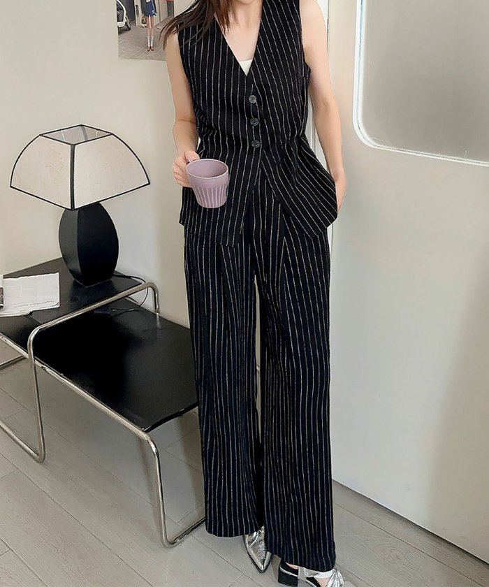 【フロリア/Flolia】のベルト付きストライプVネックノースリーブベスト・ワイドパンツ2点セットスーツ インテリア・キッズ・メンズ・レディースファッション・服の通販 founy(ファニー) https://founy.com/ ファッション Fashion レディースファッション Fashion for Women アウター Coat / Outerwear Collection ベルト&ウエストマーク Belts & Waist Accessories スーツ Business Suits & Workwear スーツパンツ・ドレスパンツ Suit Pants / Office Trousers / Dress Pants スーツセット・2点セット・レディーススーツ Suit Sets / 2-Piece Suits / Office Suit Sets 新作・新入荷 New Arrivals / New In ストライプ Stripe, Striped Pattern スーツ Suit, Formalwear プチプライス・低価格 Affordable / Budget Price |ID: prp329100004580688 ipo3291000000036165677